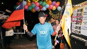 58歲超馬老爹再創紀錄　紐約長征獲第3名
