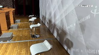 政見會背板拼錯「高雄」　選委會緊急更正