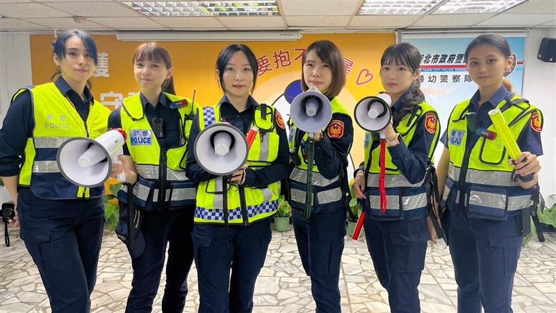 新北耶誕城開城！甜美女警化身行動DJ警察