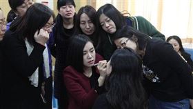 中國北京中瑞酒店管理學院女教師姚瑩網課時間忘記關麥，愛愛嬌喘呻吟全被錄下。（圖／翻攝自中瑞酒店管理學院）