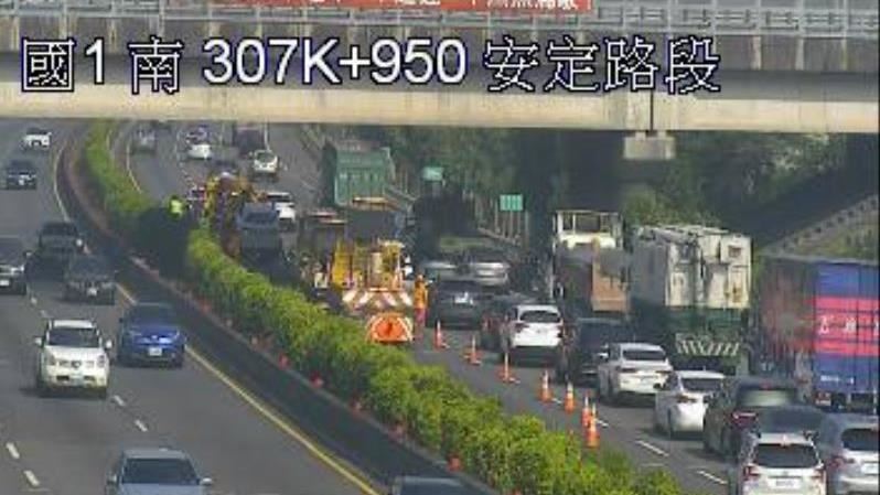 國1北安定路段小客車追撞　車流回堵6公里