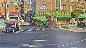 永和某大樓磁磚掉落！1婦險遭遮雨棚壓傷