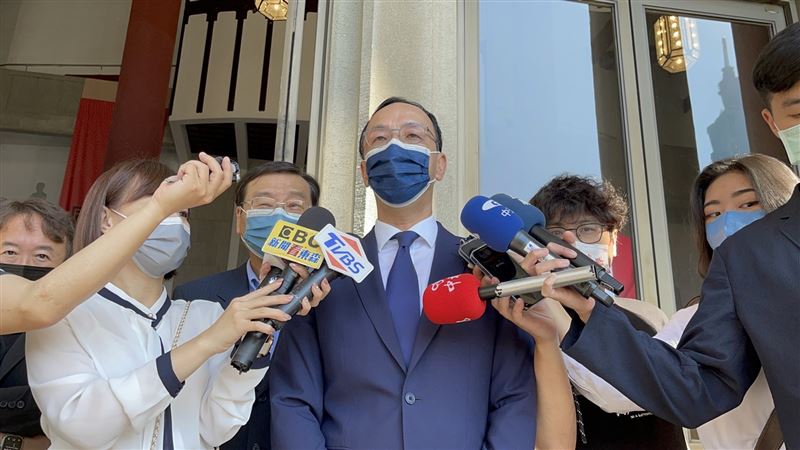 暗示許淑華辭立委被打槍！換朱立倫尷尬