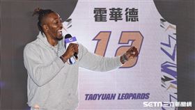 ▲「魔獸」霍華德在加盟記者會選擇中文譯名。（圖／記者劉彥池攝影）