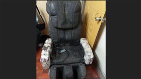 民眾上網賣自家用不到的按摩椅，外觀卻令網友驚呆。（圖／翻攝臉書豐原好康聯盟社團）