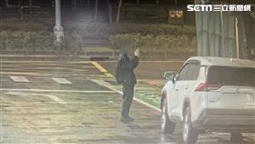 台北市吳姓、王姓及許姓男大生在社區外牆塗鴉遭送辦。（圖／翻攝畫面）