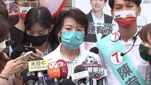 中蔣到內湖拜票！黃珊珊：他們在港湖最弱