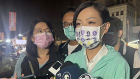 助理費案爭議  高虹安：內部管理制度勿放大檢視對於助理費案爭議，民眾黨新竹市長參選人高虹安（前右）11日受訪表示，每一個立委辦公室都有自己的管理制度，因為若同仁無限期請假或遲到，也會造成其他人困擾，而在內部管理制度，也是透過辦公室內部開會討論結果，外界無需放大檢視。中央社記者郭宣(文三)攝  111年11月11日