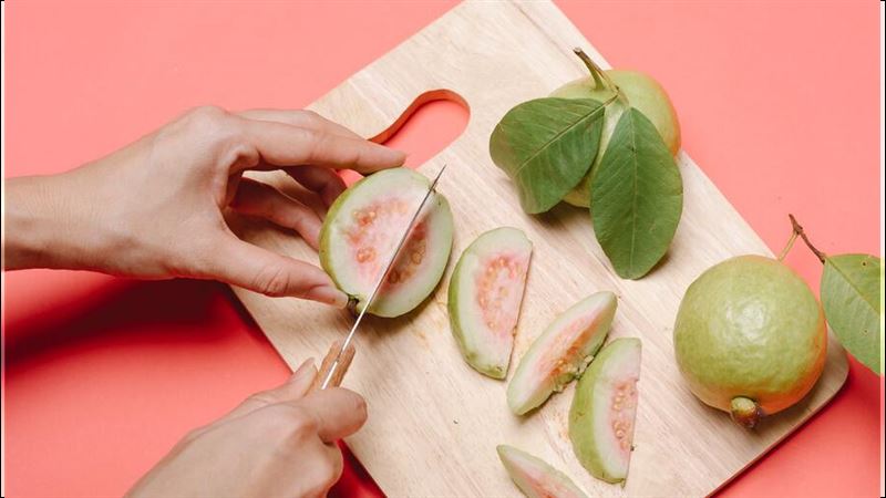 吃芭樂籽不會便秘！營養師揭4NG行為