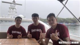 吳岱豪、胡凱翔和李漢昇開心體驗遊艇。（圖／記者蔡厚瑄攝影）