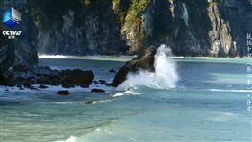 中國官媒《央視》第四季《航拍中國》，「台灣最美沿海公路」花蓮清水斷崖。（圖／翻攝自央視微博）