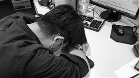 疲憊，疲倦，很累，睡覺，沮喪，失眠，失業，頭痛　是意圖