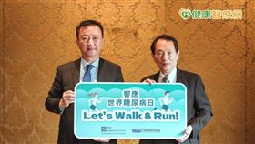 裕利公司總經理賴國元(左)、台灣基層糖尿病協會理事長李洮俊(右)。