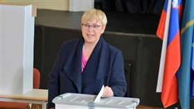 斯洛維尼亞大選穆沙勝出！成為國內首位女總統（圖／翻攝自Natasa Pirc Musar臉書）