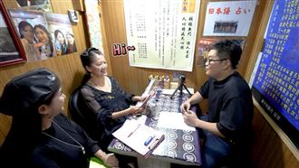 Joeman鐵齒不賣台積電！再衝算命抽牌崩潰