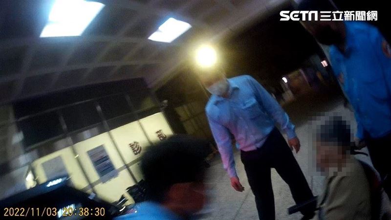 警開道助痙攣婦送醫　女兒感謝文惹哭全網