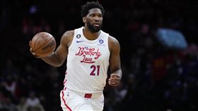 ▲76人恩比德（Joel Embiid）狀態絕佳，近兩場得分破百。（圖／美聯社／達志影像）