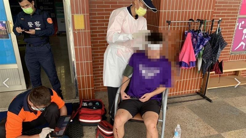 棒球隊囂張闖校園討債！男大生被圍毆斷腿