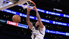 戴維斯（Anthony Davis）挺身而出轟下37分、18籃板。（圖／翻攝自湖人推特）