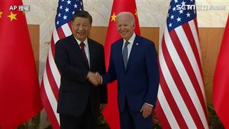 拜登、習近平見面了！握手8秒世紀合照曝