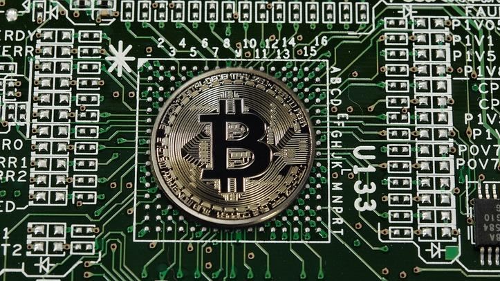 加密貨幣平台FTX聲請破產，金管會主委黃天牧表示，金管會會關注此事發展，金管會目前僅也會朝投資人保護等方向進行研究。（示意圖／擷取自Pixabay）