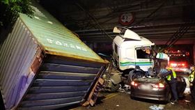 基隆市，國道，國道一號，五堵，貨櫃車，轎車