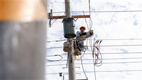 台電人員(台電提供)