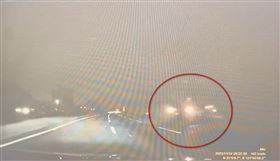 基隆市,國道,國道一號,五堵,貨櫃車,轎車（圖／翻攝畫面）