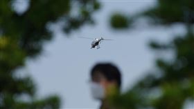 軍用旋翼型無人機（2）國防部15日安排媒體參訪國家中山科學研究院航空研究所，了解軍用無人機發展狀況，圖為軍用旋翼型無人機升空監偵。中央社記者徐肇昌攝  111年11月15日