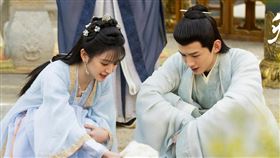 ▲陸劇《卿卿日常》剛開播，男女主角就各自爆戀情。（圖／翻攝自卿卿日常微博）