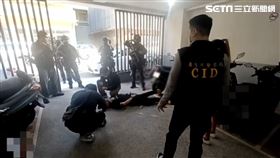 警方搗破四海幫詐騙集團，一舉逮捕徐嫌及其女友、手下等3人。（圖／翻攝畫面）