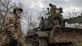 俄軍稱退出赫爾松是整備　「空城影片」流出意外曝真相。烏克蘭