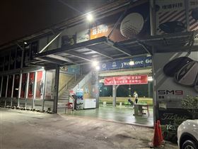 ▲新北市大新店高爾夫球場內，吳男與1對男女發生口角後在場內被刺傷臀部4刀。（圖／翻攝畫面）