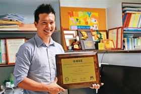 逢甲帥教授婚變　妻解鎖手機驚覺已有小9（圖／翻攝自崑山科技大學）