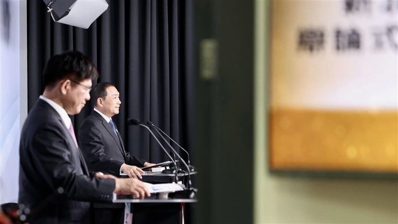 侯跳針好好做事　他：不想回應就放答錄機