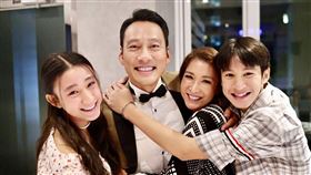 艾力克斯(圖左二)今年和全家度過難忘的生日。（圖／艾迪昇傳播提供） 