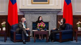 蔡英文總統今（16）日上午接見「『國際獅子會』國際總會長布萊恩‧西恩（Brian Sheehan）」。（圖／總統府提供)