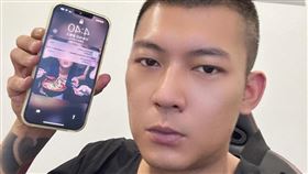 鳳梨,吳泓逸(翻攝自 鳳梨 吳泓逸 臉書)