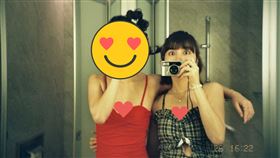 ▲峮峮發出與同隊晴兒的性感合照。（圖／翻攝自峮峮IG）