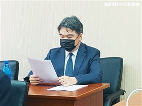 中央流行疫情指揮中心指揮官王必勝今（17）日應邀列席立法院內政委員會就「11月26日九合一選舉及『18歲公民權』修憲案公民複決之整備及選務防疫規劃情形」進行專題報告，並備質詢報告。（圖／記者盧素梅攝影)