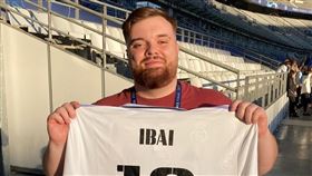 ▲西班牙電競直播主拉諾斯（Ibai Llanos）宣布，他已拒絕和西班牙國家足球隊搭同班機前往世界盃的機會，以抵制卡達藉體育盛事「洗白」人權惡名。（圖／翻攝自拉諾斯IG）