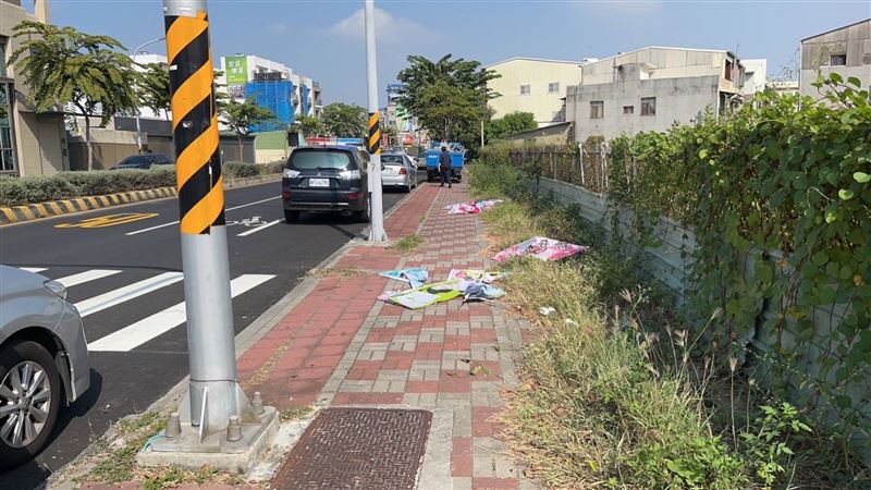 失控阿伯狂拆47面競選旗　怒嗆一句警傻眼