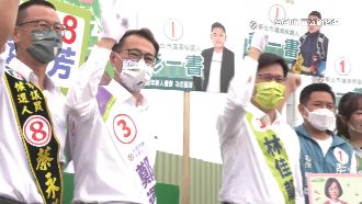 林佳龍、鄭運鵬路口拜票　打出北桃合作牌