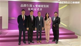 晶鑽生醫（6815）今（17）日正式與全台最大醫美診所通路商愛爾麗集團，完成千萬採購合約。（圖／記者吳康瑋攝）