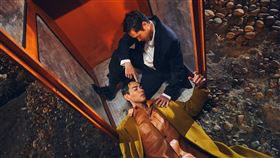 柏霖大展現代舞的高超舞技，舞出歌曲中的意境，更邀請到超強的電影帝后級卡司演出，包括金馬最佳新演員范少勳、北影影后陽靚、北影影帝黃河、奧斯卡《在車上》主演之一袁子芸、億萬票房電影男神禾浩辰，以及金鐘導演兼實力演員鄭有傑 索尼音樂 提供