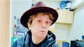 曹西平曾經起床全身癱軟無力，爬出門對外求救。（圖／曹西平臉書）