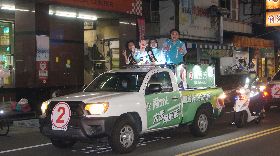 林右昌南下彰化助選  陪黃秀芳掃街
