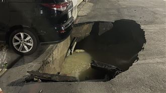 高雄驚見近6公尺天坑！竟是工地開挖釀災