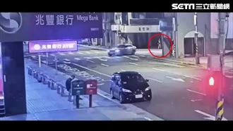 畫面曝光！男扮女裝當街全裸露鳥嚇壞路人