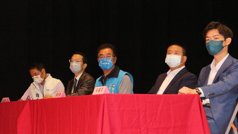 苗栗政見發表5人首同台　狂端敬老金牛肉